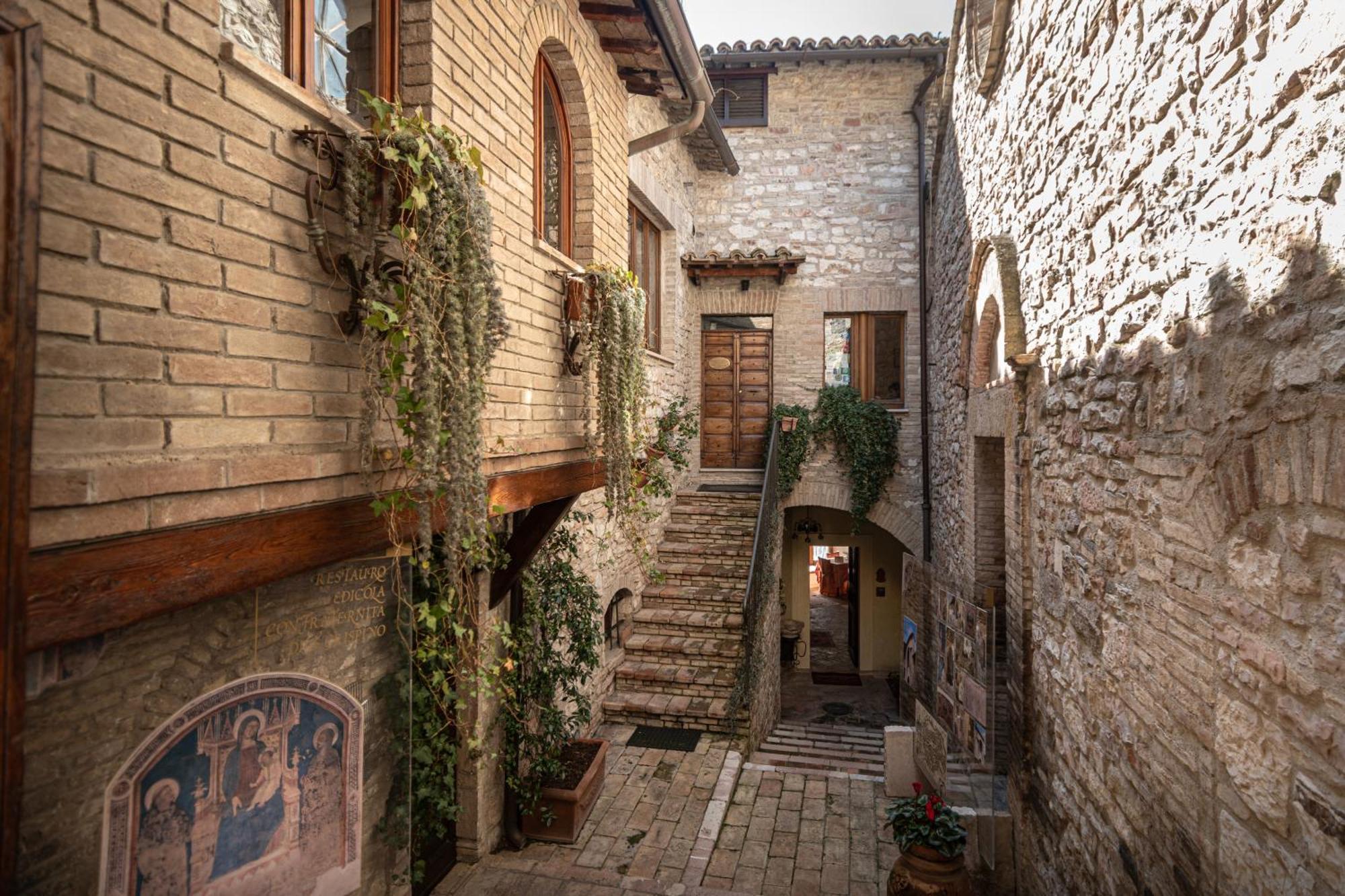 Residenza D'Epoca San Crispino Aparthotel อัสซิซี ภายนอก รูปภาพ